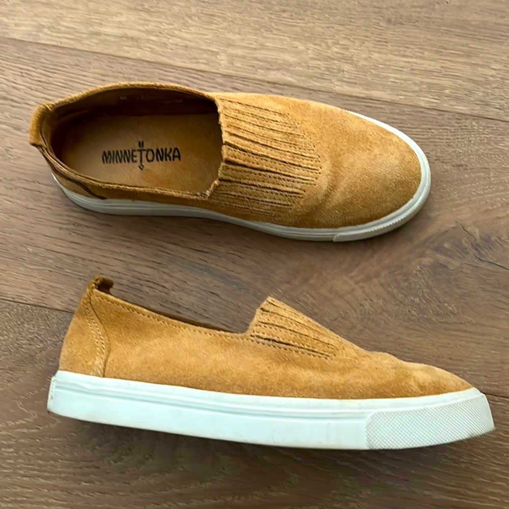 Minnetonka Women's Gabi Slip-On Shoes - Round Toe